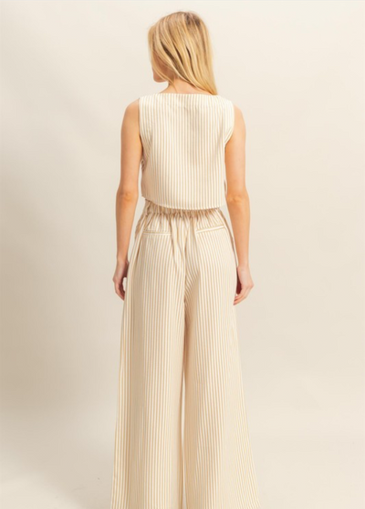 Lassy striped set in sand