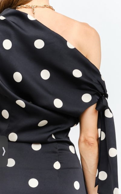 One shoulder polka dot dress in black